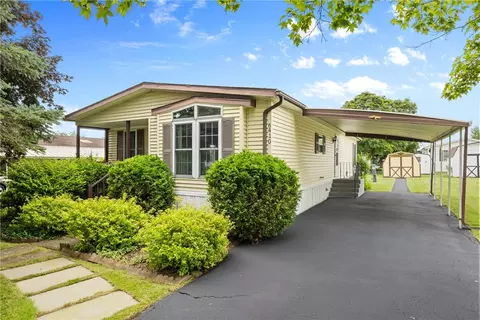 6410 Murphy Dr, Victor, NY 14564