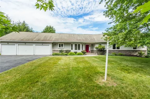 6100 Rossier Rd, Canandaigua, NY 14424