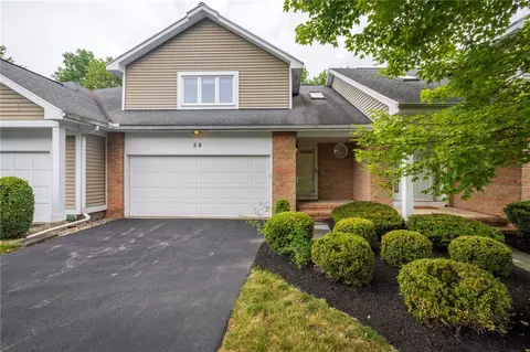 28 Chasewood Cir, Rochester, NY 14618