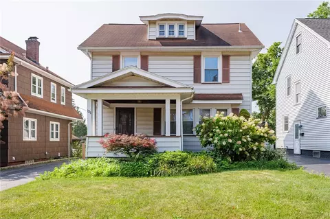 121 Harwick Rd, Irondequoit, NY 14609