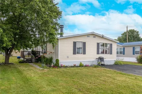 29 Chestnut Dr, Hamlin, NY 14464