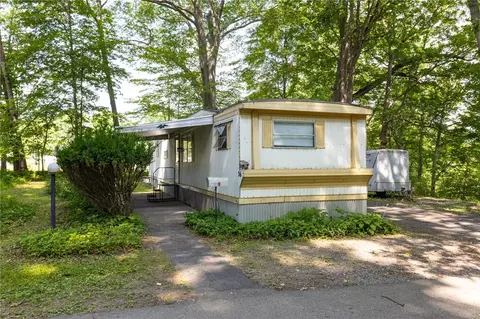 56 Wayside Dr, Penfield, NY 14625