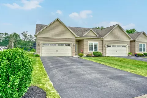 14 Harbour Oaks, Gates, NY 14624