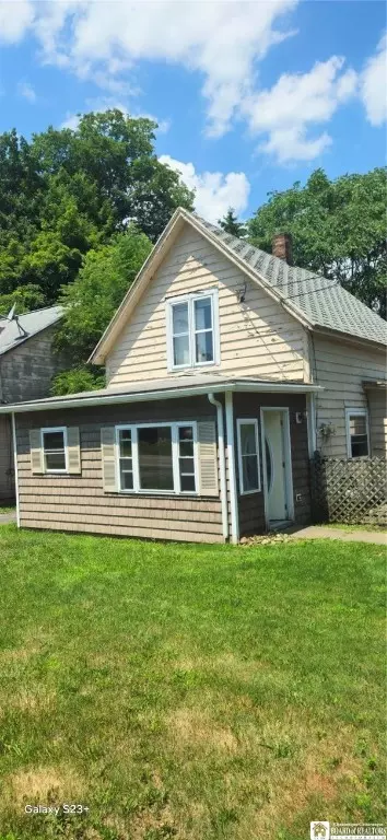 11 Berry Rd, Pomfret, NY 14063