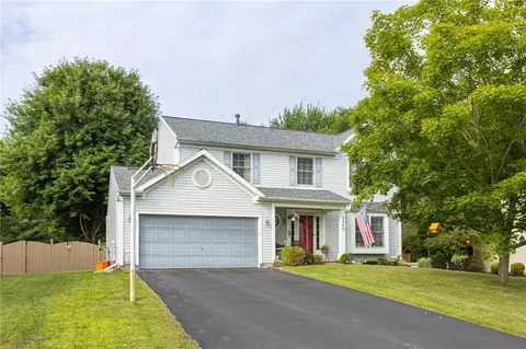 3245 Pineview Dr, Walworth, NY 14568
