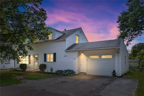 529 Fetzner Rd, Greece, NY 14626