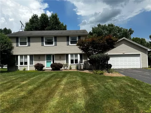 37 Concord Dr, Pittsford, NY 14534