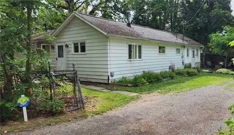 4639 Mayflower Dr, Canandaigua, NY 14424
