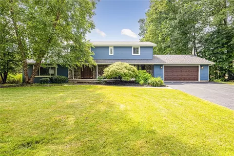 271 Belvista Dr, Rochester, NY 14625