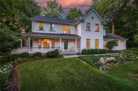 163 Heatherstone Ln, Rochester, NY 14618