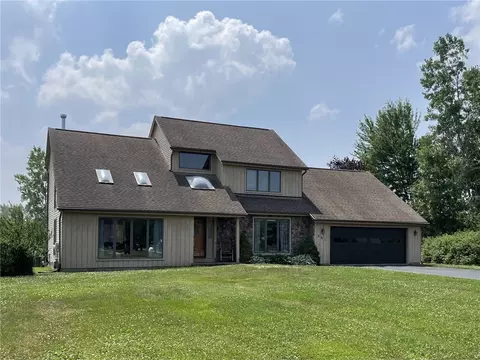 201 Dunbar Rd, Parma, NY 14468