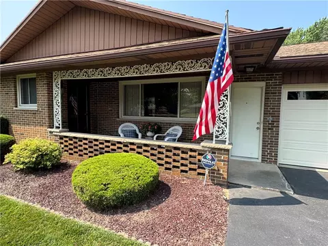 1076 Hrezent View Ln, Webster, NY 14580