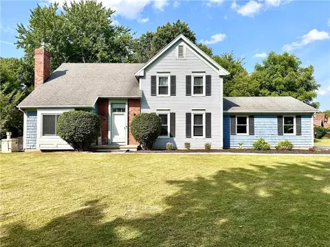 14 Melwood Dr, Greece, NY 14626