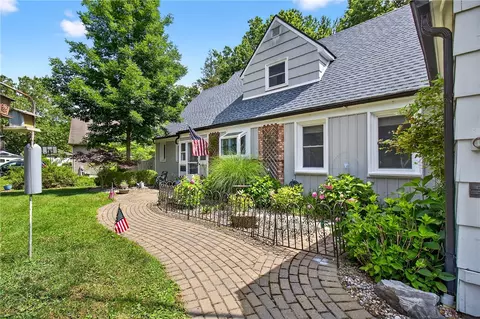 84 Railroad Mills Rd, Pittsford, NY 14534