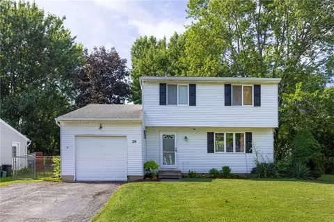 29 Huntington Pkwy, Hamlin, NY 14464