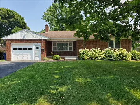 116 Copleigh Dr, Geddes, NY 13209