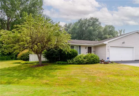 7193 Thompson Trl, Ontario, NY 14519