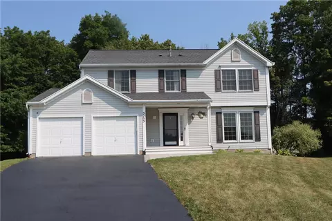 3253 Woodfield Dr, Walworth, NY 14568