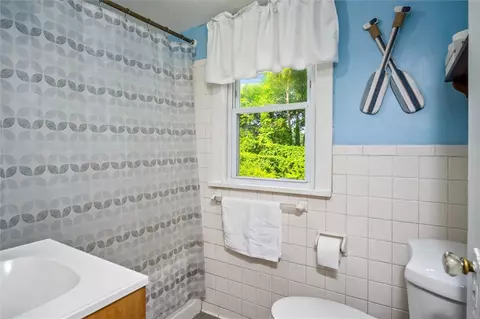 Bath - 220 Walzer Rd, Irondequoit, NY 14622 photo 2 of 3