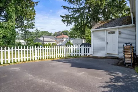 Exterior - 220 Walzer Rd, Irondequoit, NY 14622 photo 4 of 9