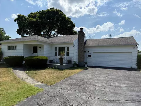 107 Long Meadow Dr, Rochester, NY 14621