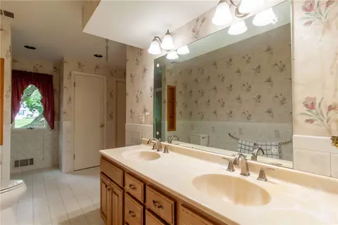 Bath - 1820 Plank Rd, Webster, NY 14580 photo 3 of 4