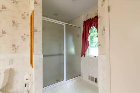 Bath - 1820 Plank Rd, Webster, NY 14580 photo 4 of 4