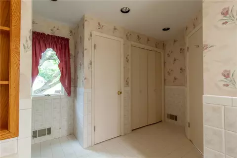 Bath - 1820 Plank Rd, Webster, NY 14580 photo 2 of 4