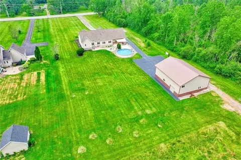 675 County Line Rd, Webster, NY 14580 photo 3