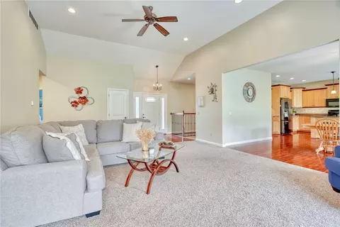 675 County Line Rd, Webster, NY 14580 photo 9