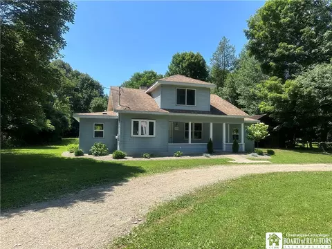 11973 Chestnut St, Perrysburg, NY 14129