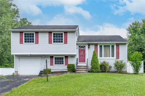 3382 Pennyroyal Ct, Walworth, NY 14568