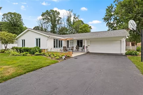 75 Hemlock Woods Ln, Greece, NY 14615