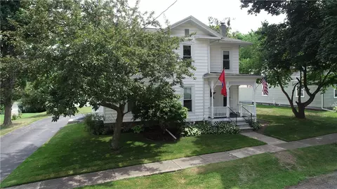 17 Elizabeth St, Naples, NY 14512