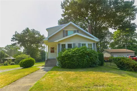 34 Cleverdale Rd, Greece, NY 14616