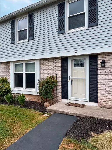 24 Springwood Dr, Webster, NY 14580