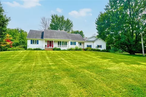 160 Berg Rd, Ontario, NY 14519