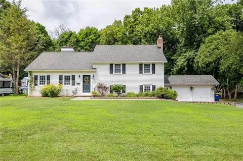55 Cobbles Dr, Penfield, NY 14526