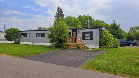 22 Alice Ln, Brockport, NY 14420