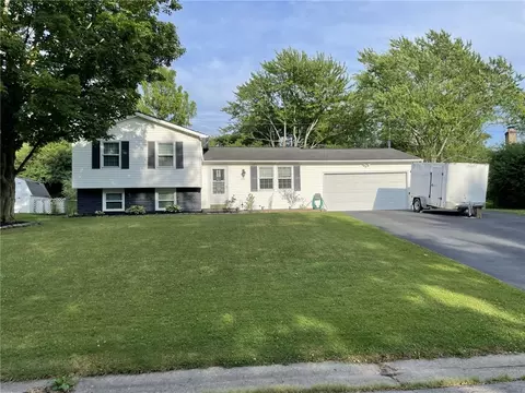 271 Blackwell Ln, Henrietta, NY 14467