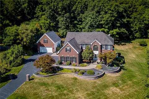 7650 Pine Tree Dr, Victor, NY 14564