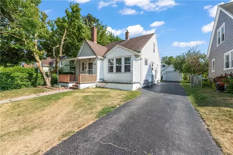 83 Rodessa Rd, Greece, NY 14616