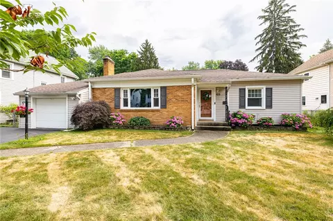 105 Pontiac Dr, Irondequoit, NY 14617