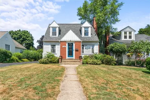 68 Hedgegarth Dr, Irondequoit, NY 14617