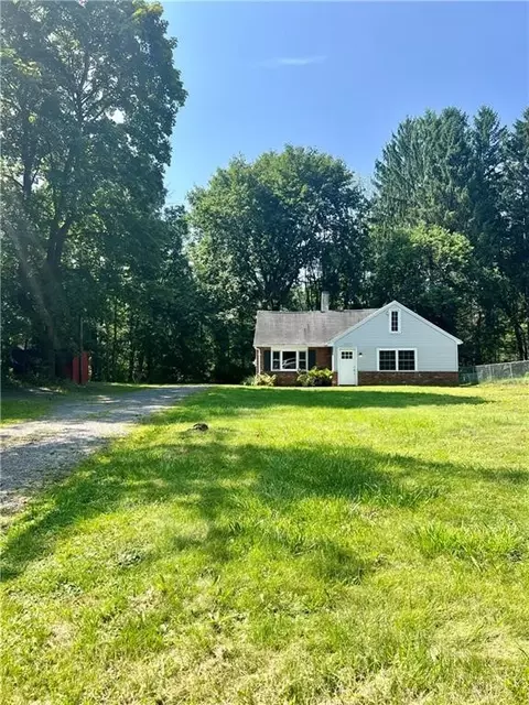 375 W Whitney Rd, Perinton, NY 14526