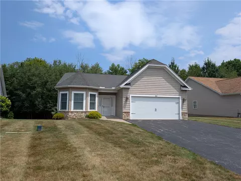 101 Beehler Ln #B, Hamlin, NY 14464