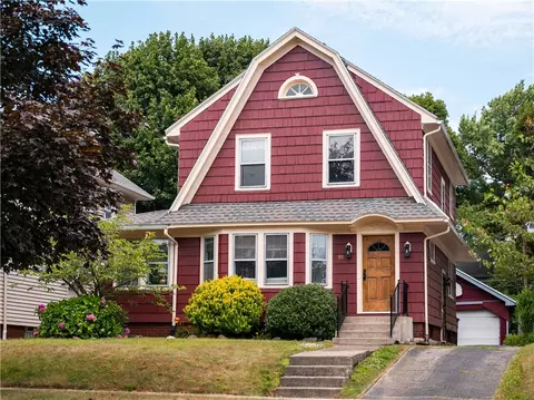 90 Culver Pkwy, Irondequoit, NY 14609