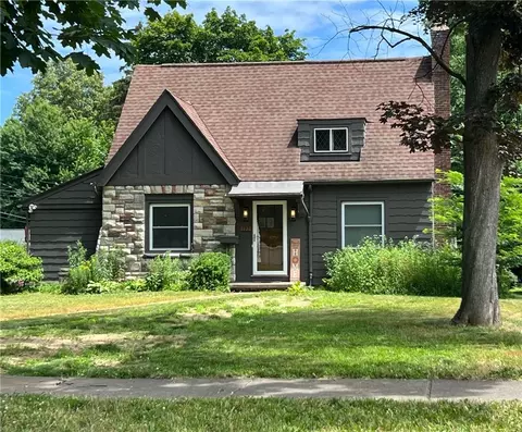 122 Mayfair Dr, Irondequoit, NY 14617