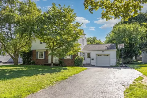 146 Cornwall Ln, Irondequoit, NY 14617