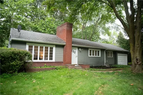 119 Oakridge Dr, Irondequoit, NY 14617